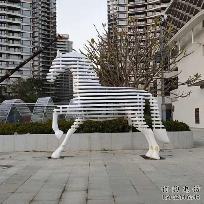 鏤空馬雕塑廠家 條紋格子式 不銹鋼鏤空馬雕塑定制