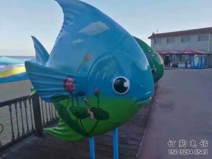 噴漆魚兒雕塑廠家 卡通廣場小品 公園彩繪魚兒雕塑