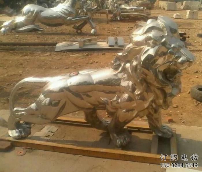 鍛造雄獅雕塑廠家 卡通鏡面擺件 廣場(chǎng)啞光雄獅雕塑