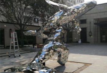 鏡面金魚(yú)雕塑廠(chǎng)家 現(xiàn)代幾何擺件 游樂(lè)場(chǎng)異形金魚(yú)雕塑