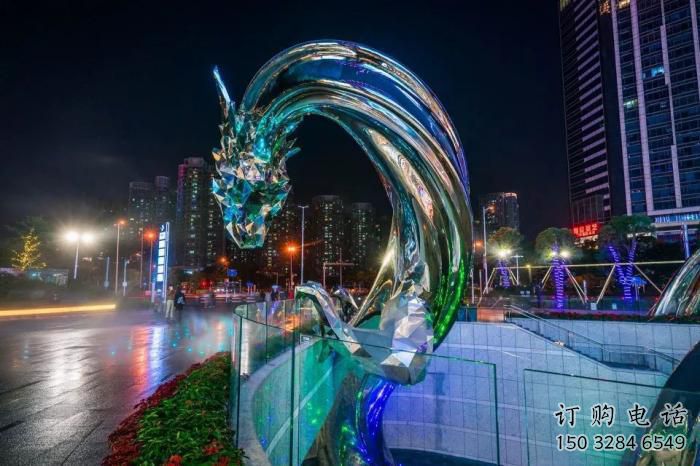 步行街水龍雕塑廠家 創(chuàng)意鋼管擺件 草地切面水龍雕塑