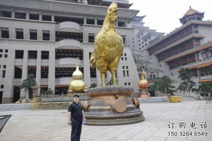 別墅金雞雕塑廠家 卡通噴漆小品 廣場現代金雞雕塑