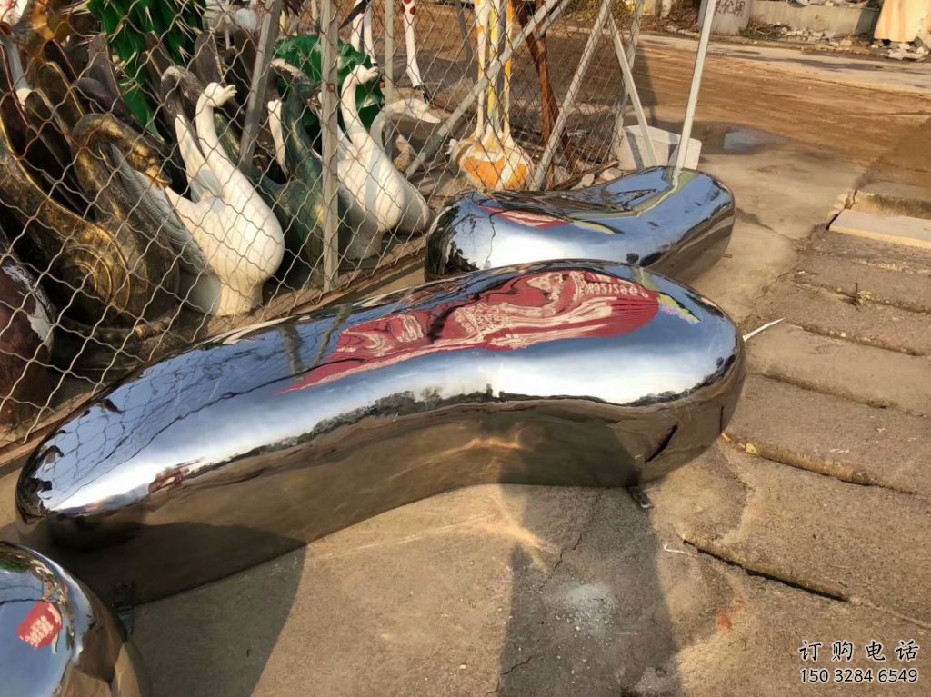 創(chuàng)意鵝卵石雕塑廠家 鏡面異形小品 公園不銹鋼鵝卵石雕塑