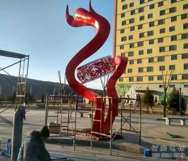 異形鑼鼓雕塑廠家 現(xiàn)代廣場(chǎng)小品 鏤空不銹鋼鑼鼓雕塑制作