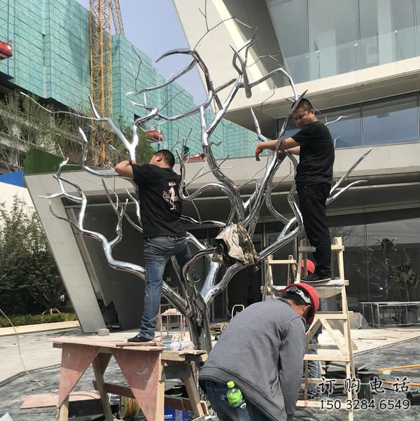 鏡面枯樹雕塑廠家 現代大型擺件 創意不銹鋼枯樹雕塑廠