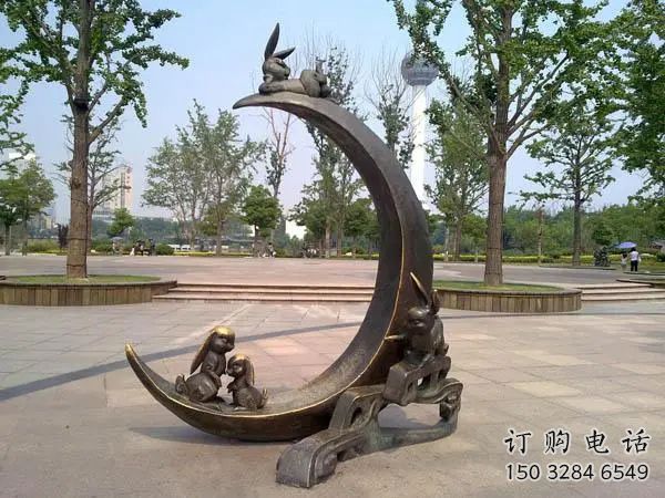 街道月亮雕塑制造商，鍛造景觀雕塑，古銅效果