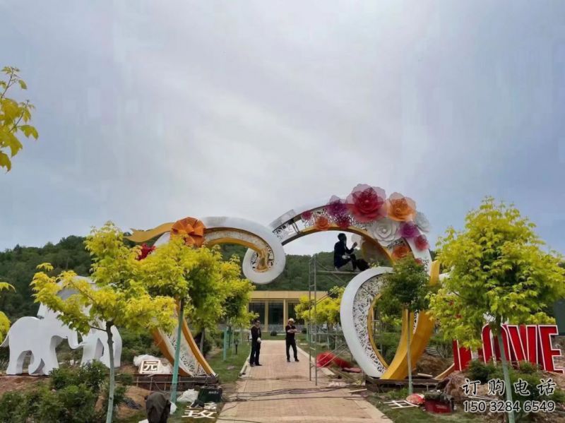 心形拱門雕塑，鏤空工藝，不銹鋼藝術大門雕塑廠家