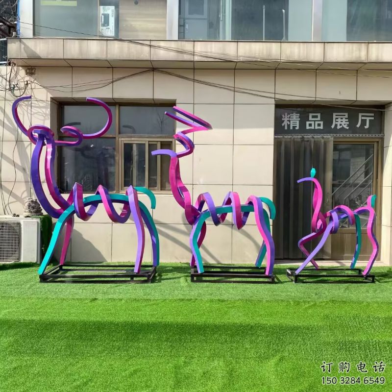 酒店小鹿雕塑