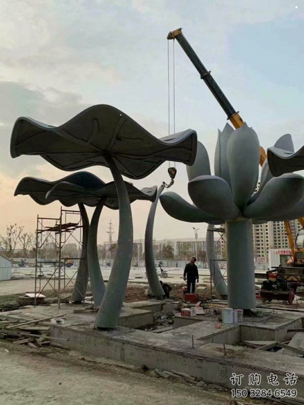 街頭荷葉雕塑