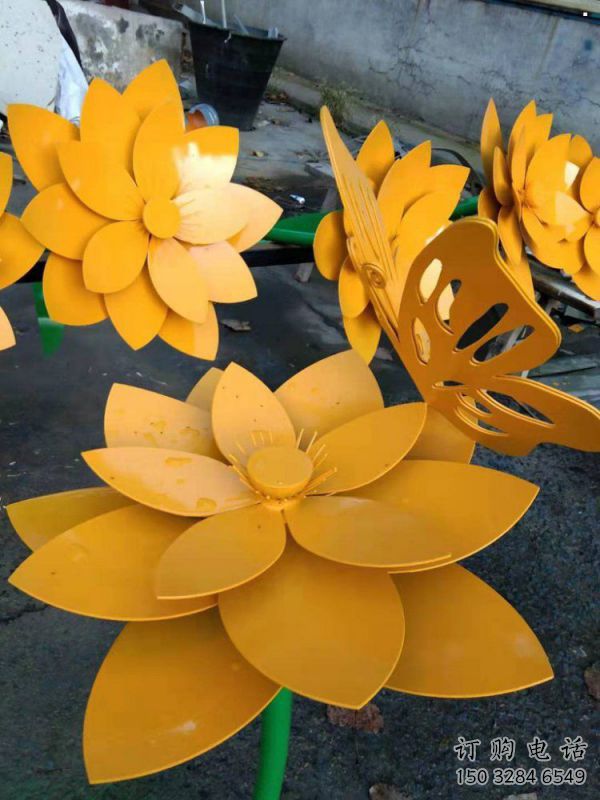 黃蓮花雕塑制造商，小區(qū)擺件，烤漆黃蓮花雕塑制造廠家