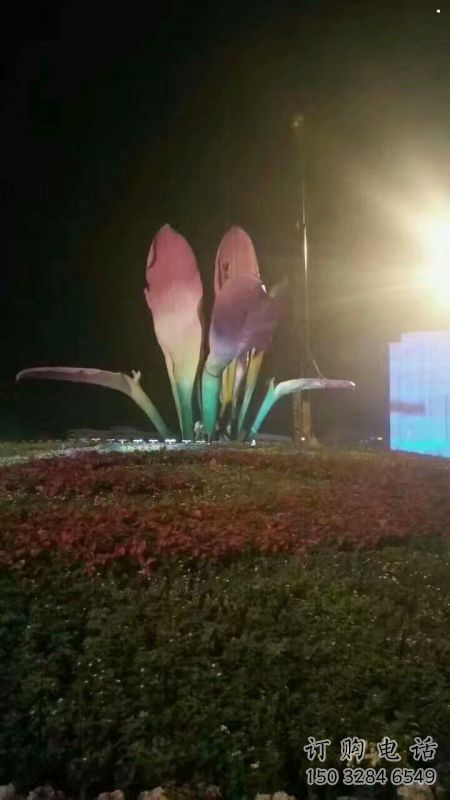 彩繪蘭花雕塑