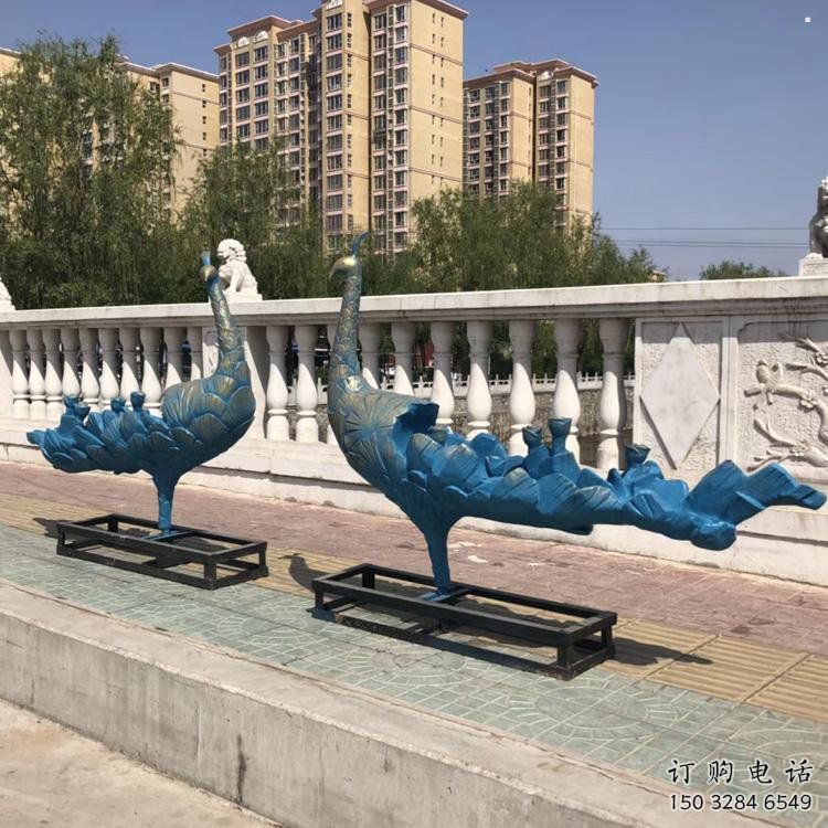 彩繪孔雀雕塑供應(yīng)，圓雕體系，仿古孔雀雕塑制作廠家