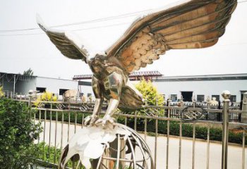 地球儀雕塑制造商，酒店擺件，老鷹踩地球儀雕塑定制廠家