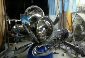 金屬荷花雕塑制作廠家，陸地擺件，鏡面荷花雕塑制造商