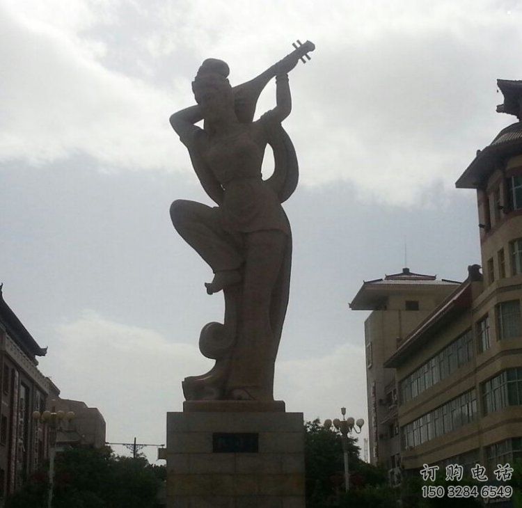 庭院琵琶雕塑
