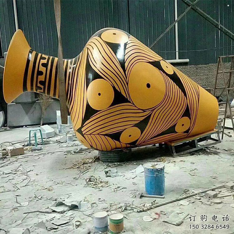 街頭花瓶雕塑