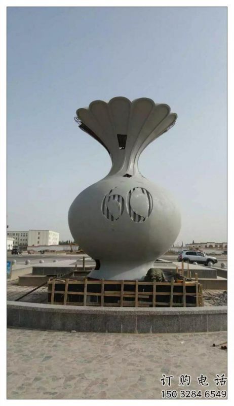 花瓶雕塑定做，城區(qū)小品，裝飾玻璃鋼花瓶雕塑定價
