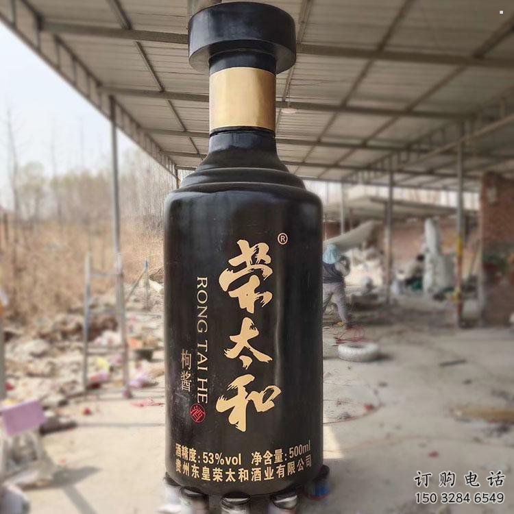 戶外酒瓶雕塑通用，陸地?cái)[件，玻璃鋼酒瓶雕塑優(yōu)選
