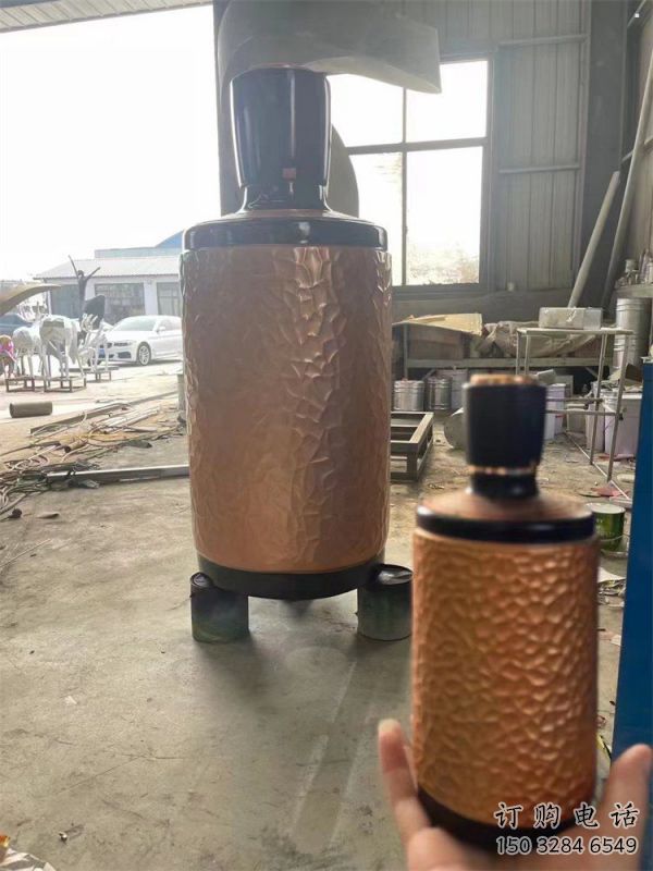 藝術酒瓶雕塑展品，室外軟裝，展示玻璃鋼酒瓶雕塑訂做