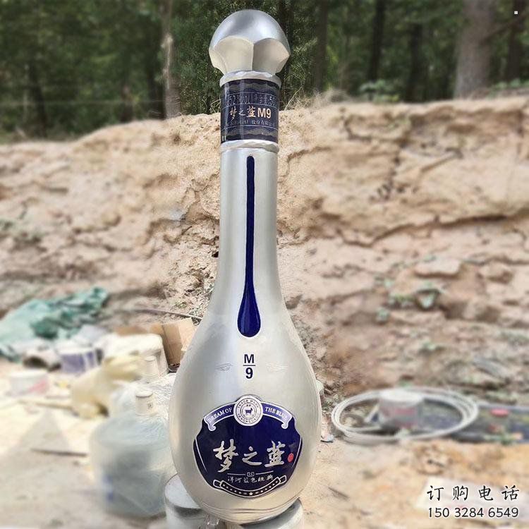 洋酒瓶雕塑訂做，街景小品，景觀玻璃鋼洋酒瓶雕塑制作