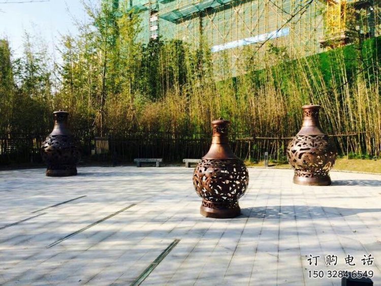 銅花瓶雕塑制造商，小區(qū)擺件，景觀銅花瓶雕塑廠家