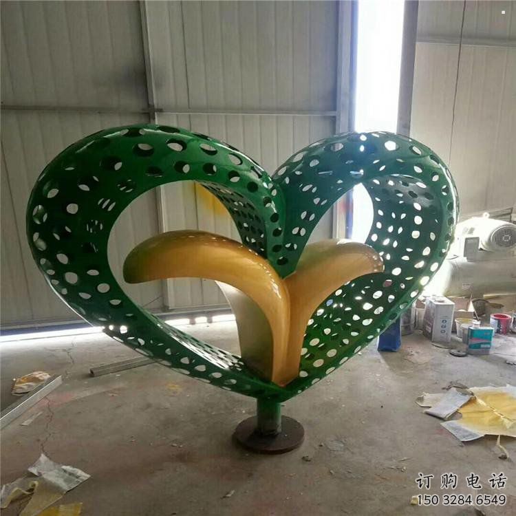 愛心雕塑批發，拉絲工藝，園林不銹鋼愛心雕塑承接