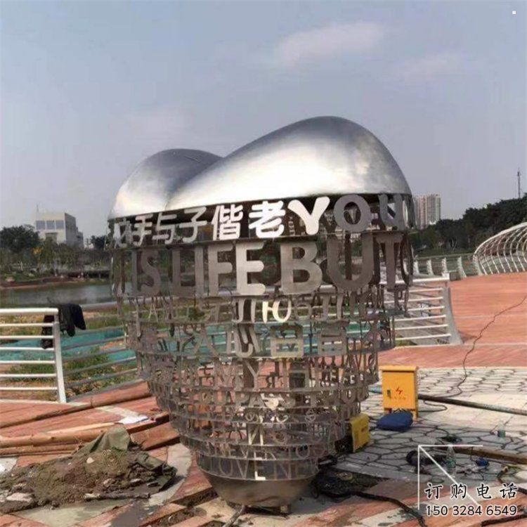 心形球雕塑制造，歐式風(fēng)格，不銹鋼心形球雕塑廠家定價