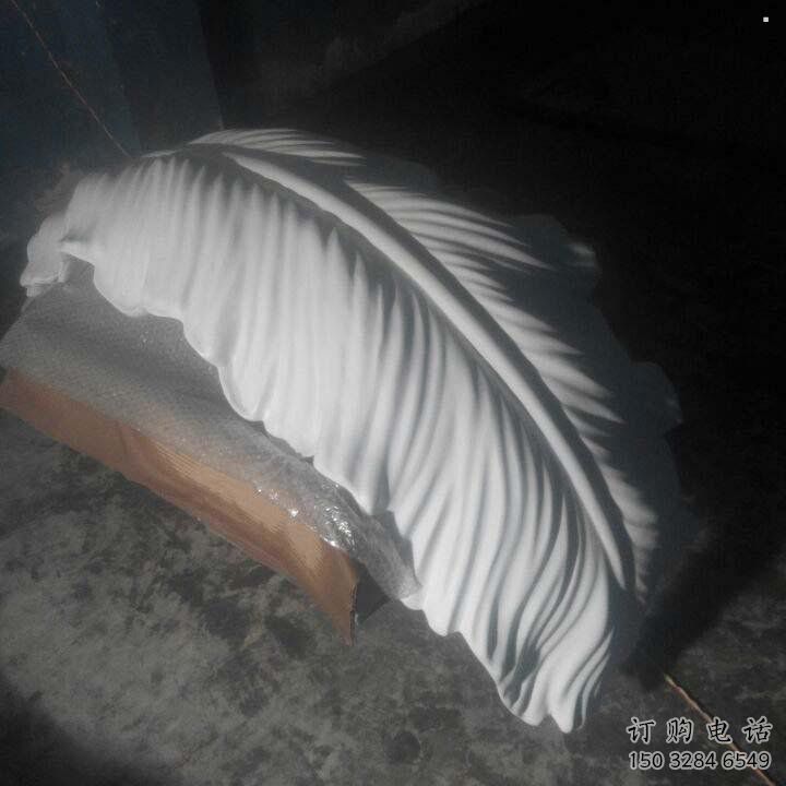 羽毛雕塑供應(yīng)，花園小品，酒店玻璃鋼羽毛雕塑展品