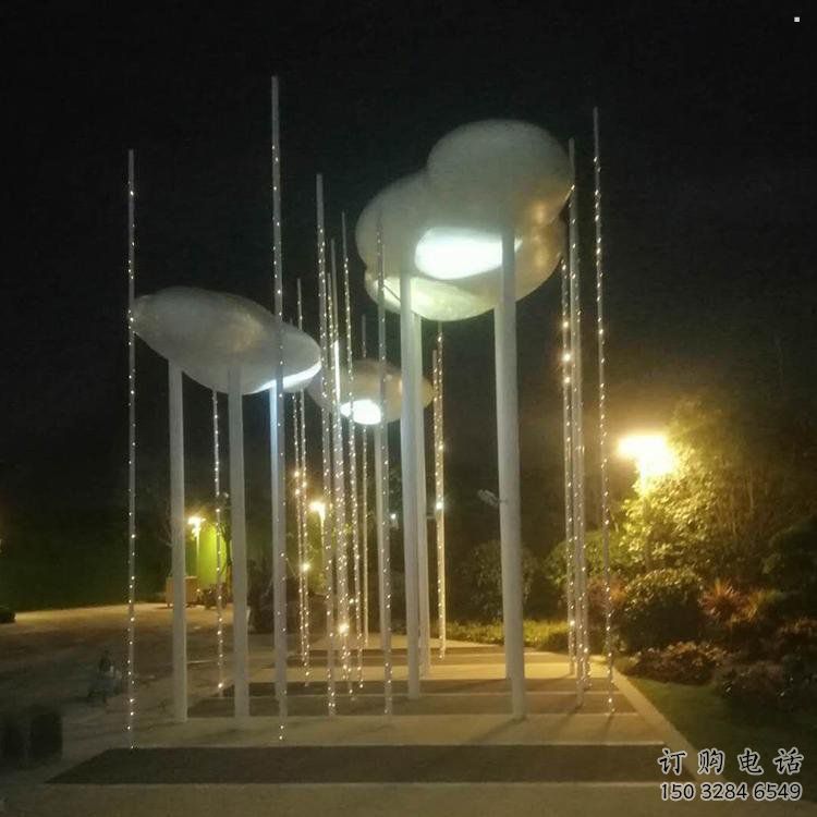 街道云朵雕塑，鍛造景觀雕塑，燈光效果