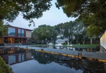 云朵雕塑供應(yīng)，美陳雕塑，鏤空云朵雕塑廠家供求