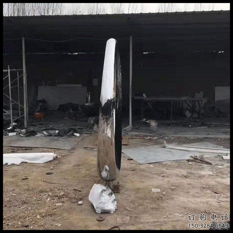 月亮雕塑優(yōu)選，多彩藝術(shù)，鏡面鏤空月亮雕塑選用