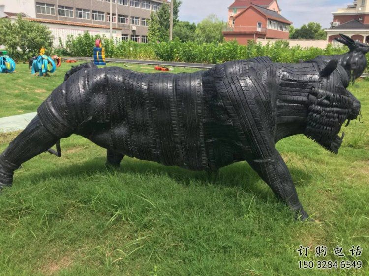 輪胎牛雕塑承接，鍛造工藝，仿銅輪胎牛雕塑訂做