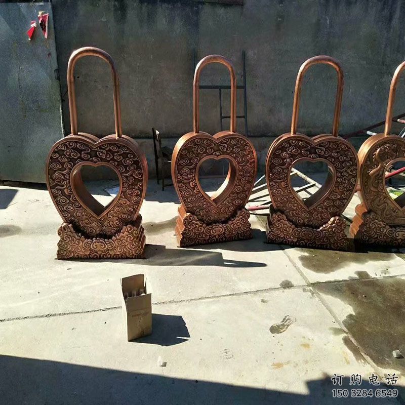 桌擺銅鎖子雕塑精品，景觀雕塑，銅鎖子雕塑生產商