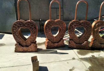 桌擺銅鎖子雕塑精品，景觀雕塑，銅鎖子雕塑生產商