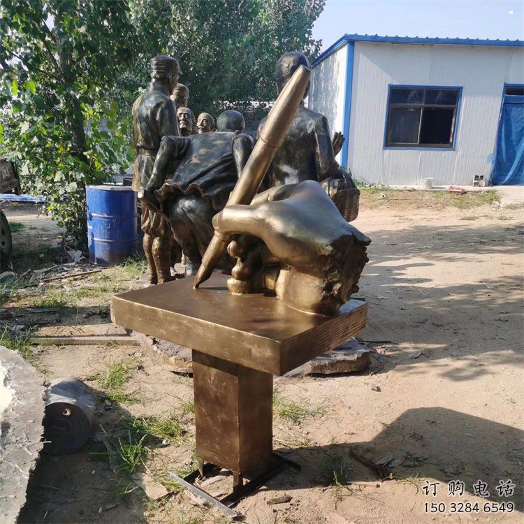蚌埠手握鋼筆雕塑，街道標(biāo)識(shí)，玻璃鋼手握鋼筆雕塑廠家