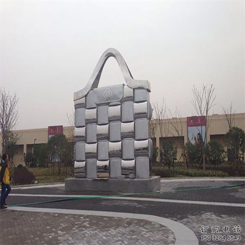 安慶景觀背包雕塑優(yōu)選，陸地擺件，園林不銹鋼背包雕塑供應(yīng)
