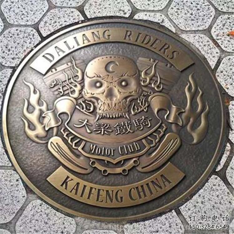 道里鑄造校徽雕塑