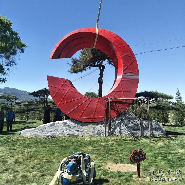 湟源草地精神堡壘雕塑